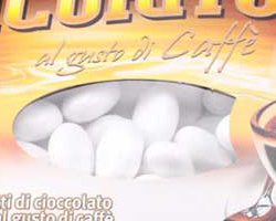 Confetti ricoperti di cioccolato e ripieni al caffè